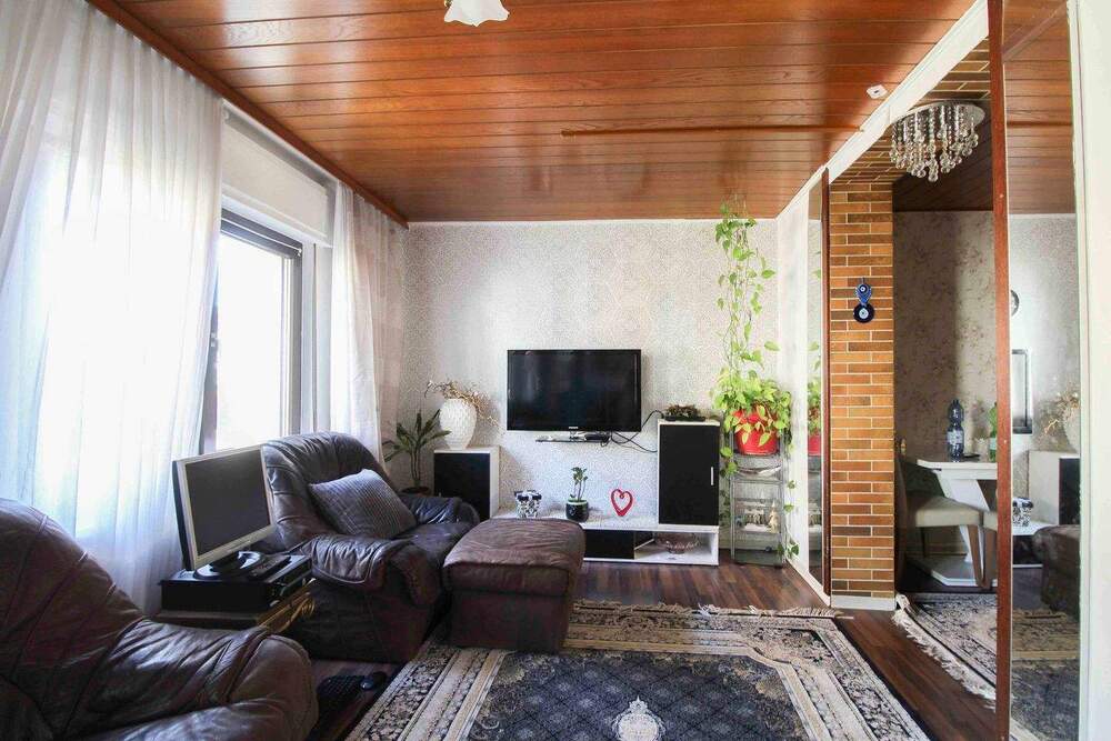 Thumbnail-Attraktive Gelegenheit: Vermietete 2-Zimmer-Eigentumswohnung in DFH in Hürth - Efferen