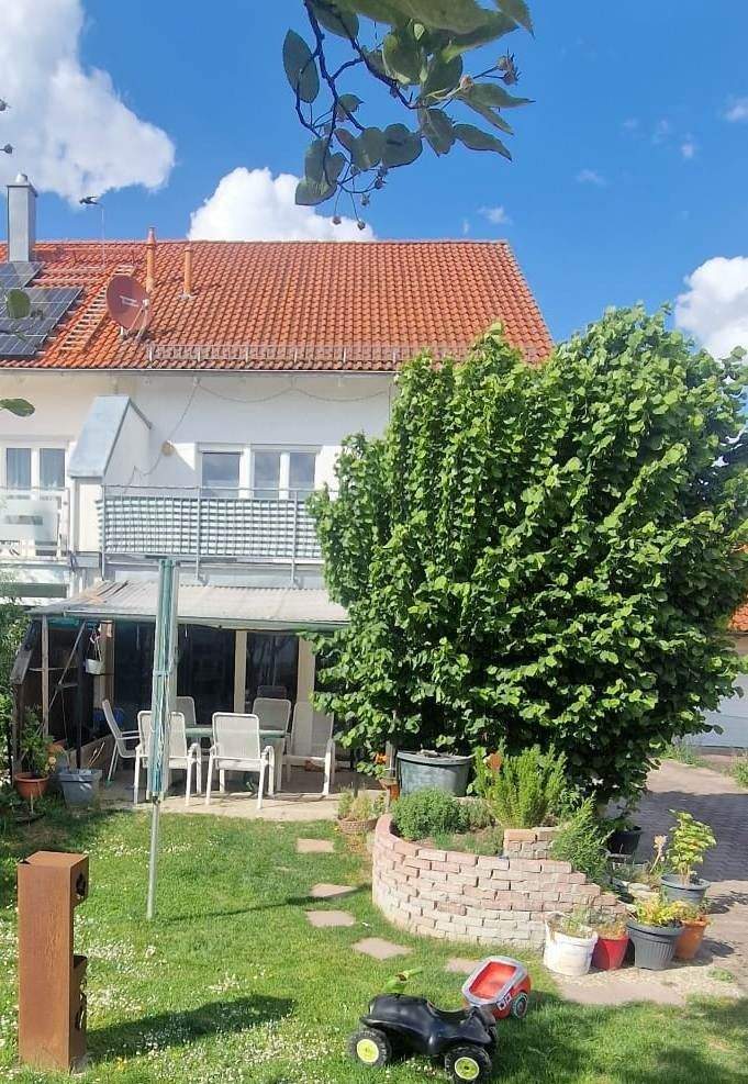 Südansicht mit Garten