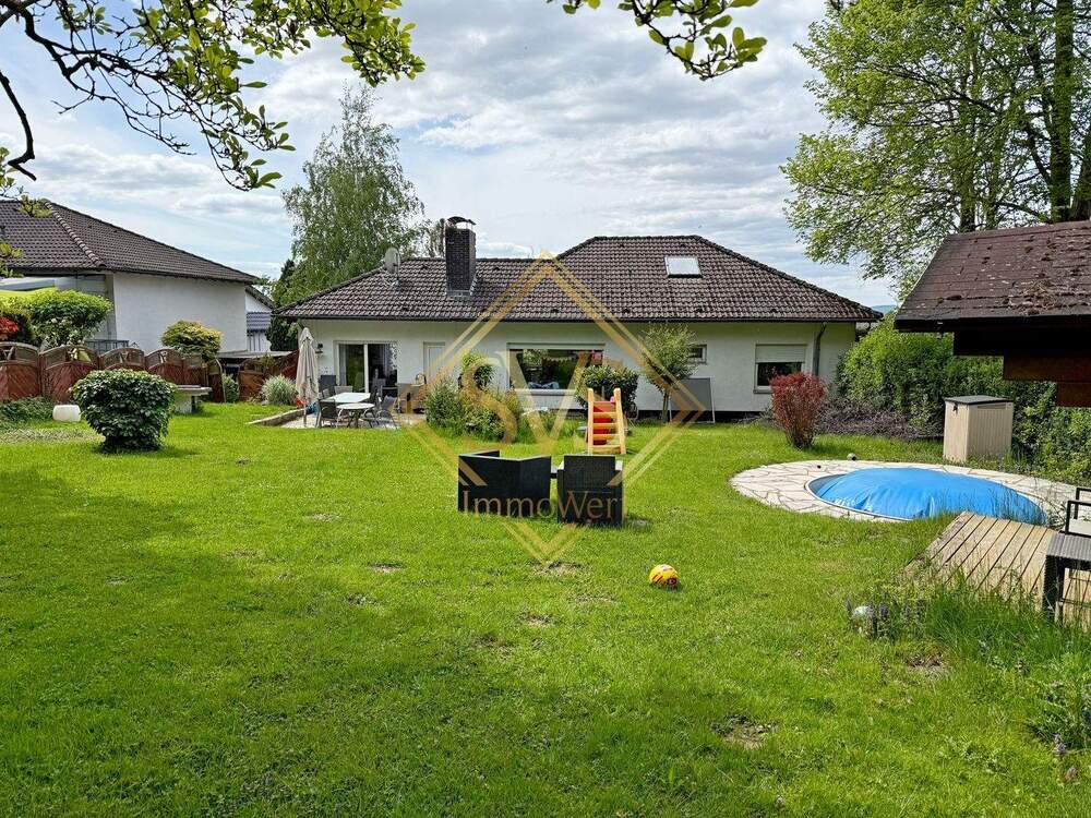 Thumbnail-Einfamilienhaus mit ELW und Außenpool in idyllischer Waldrandlage von Fuldabrück-Dörnhagen.