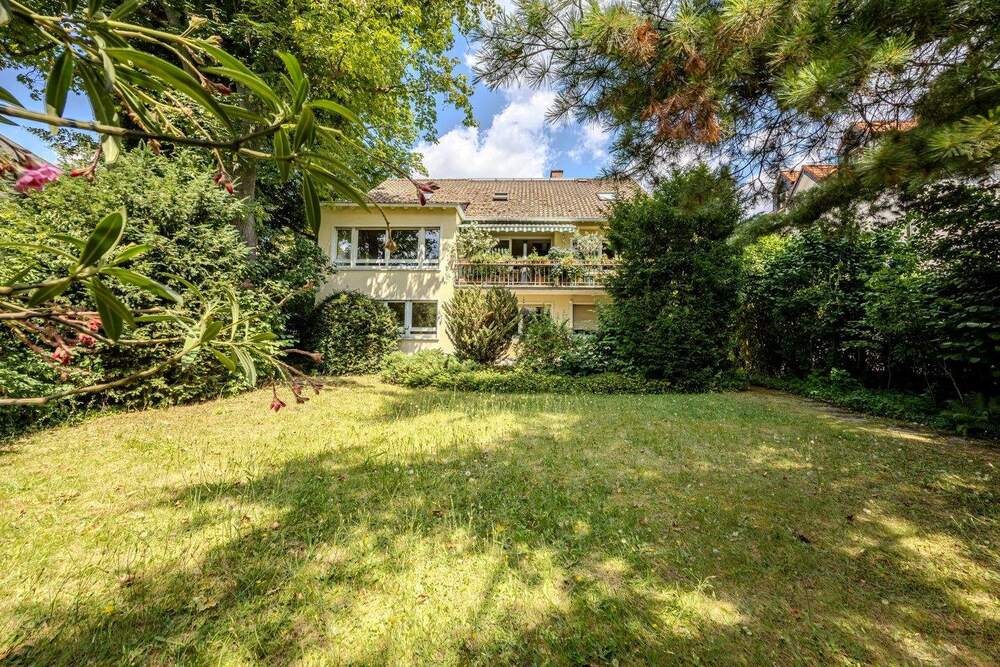 Thumbnail-Raum für Visionen: Seltenes Grundstück mit Entwicklungspotenzial im begehrten Dichterviertel!