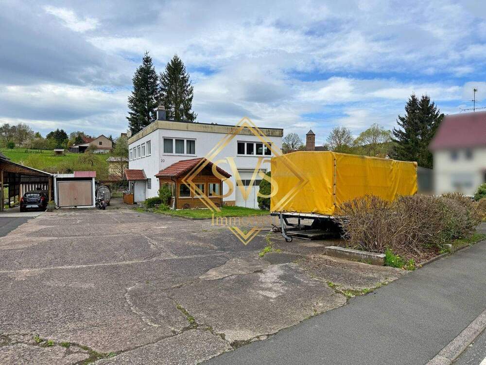 Thumbnail-Wohn- und Geschäftshaus auf großem, befestigtem Grundstück in Ludwigsau-Ersrode.