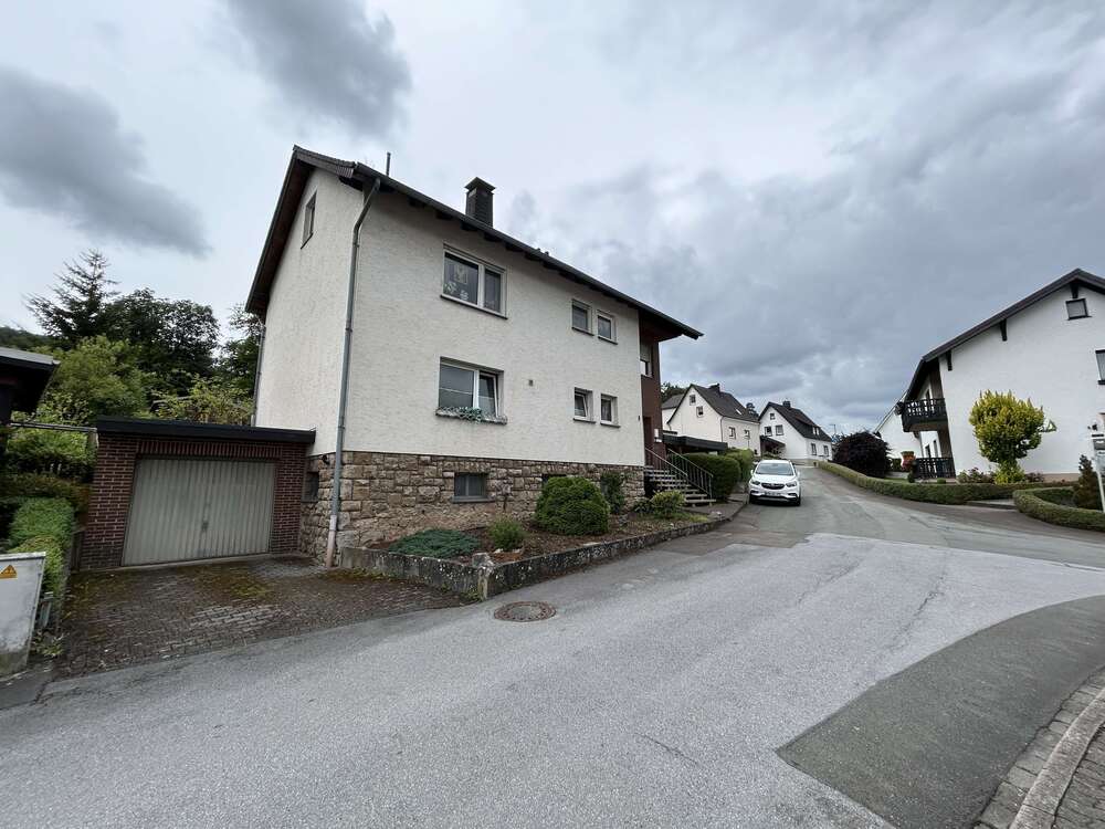 Thumbnail-Vollvermietetes Zweifamilienhaus in Beringhausen