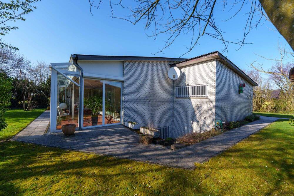 Thumbnail-Exklusiver Bungalow mit Wintergarten & großzügigem Garten