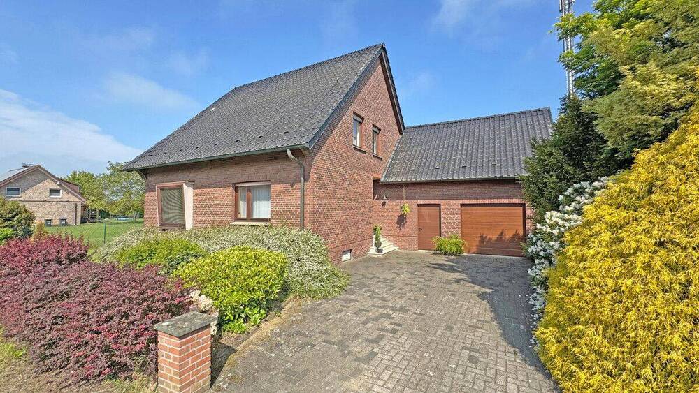 Thumbnail-Gepflegtes Einfamilienhaus mit großem Grundstück und möglicher Neubauperspektive in Voerde-Stockum!