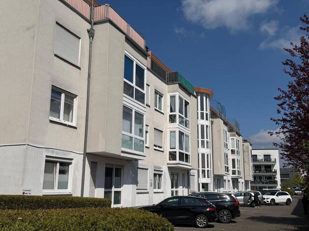 Thumbnail-Stilvolle Eigentumswohnung mit ca. 80 m² Wfl., 3 Zimmern & 3 Stellplätzen in Top-Lage von Hennef!