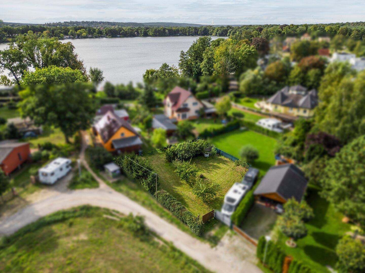 Thumbnail-Wohnen, wo andere Urlaub machen - Grundstück mit Seenähe und freiem Feldblick