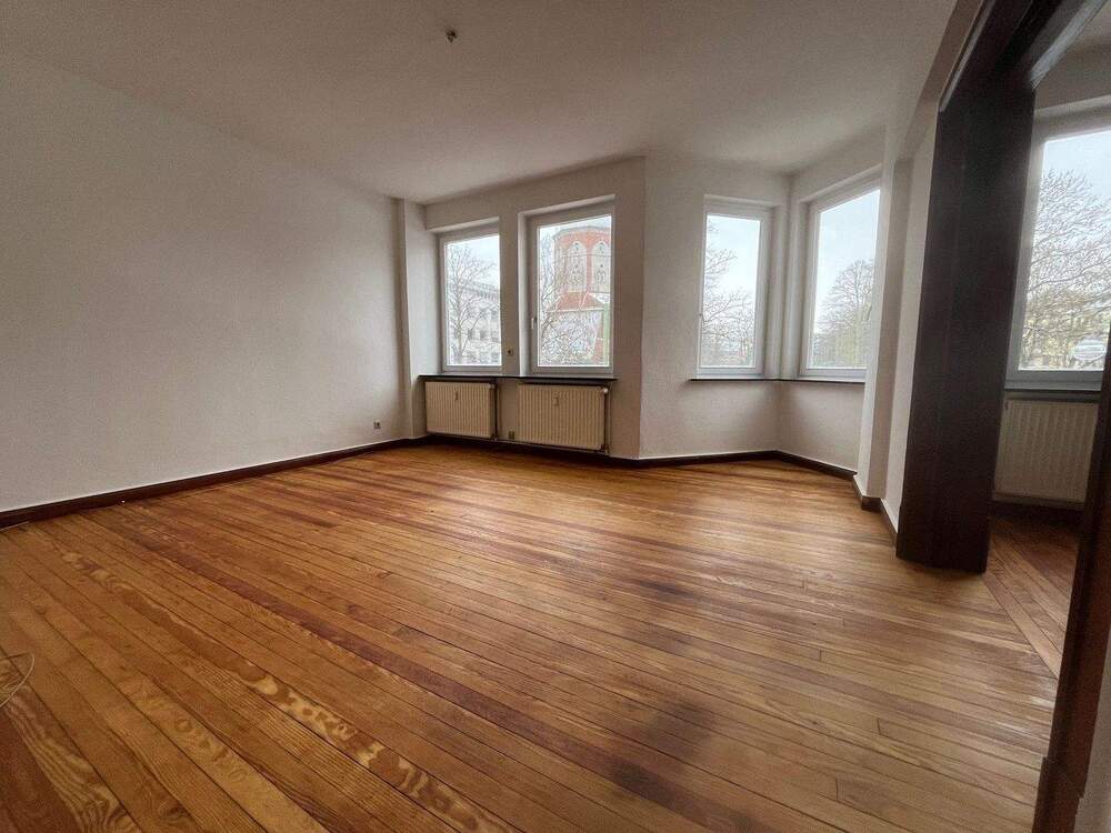 Thumbnail-Teilrenovierte 4-ZKB-Wohnung mit Balkon in Bremerhaven