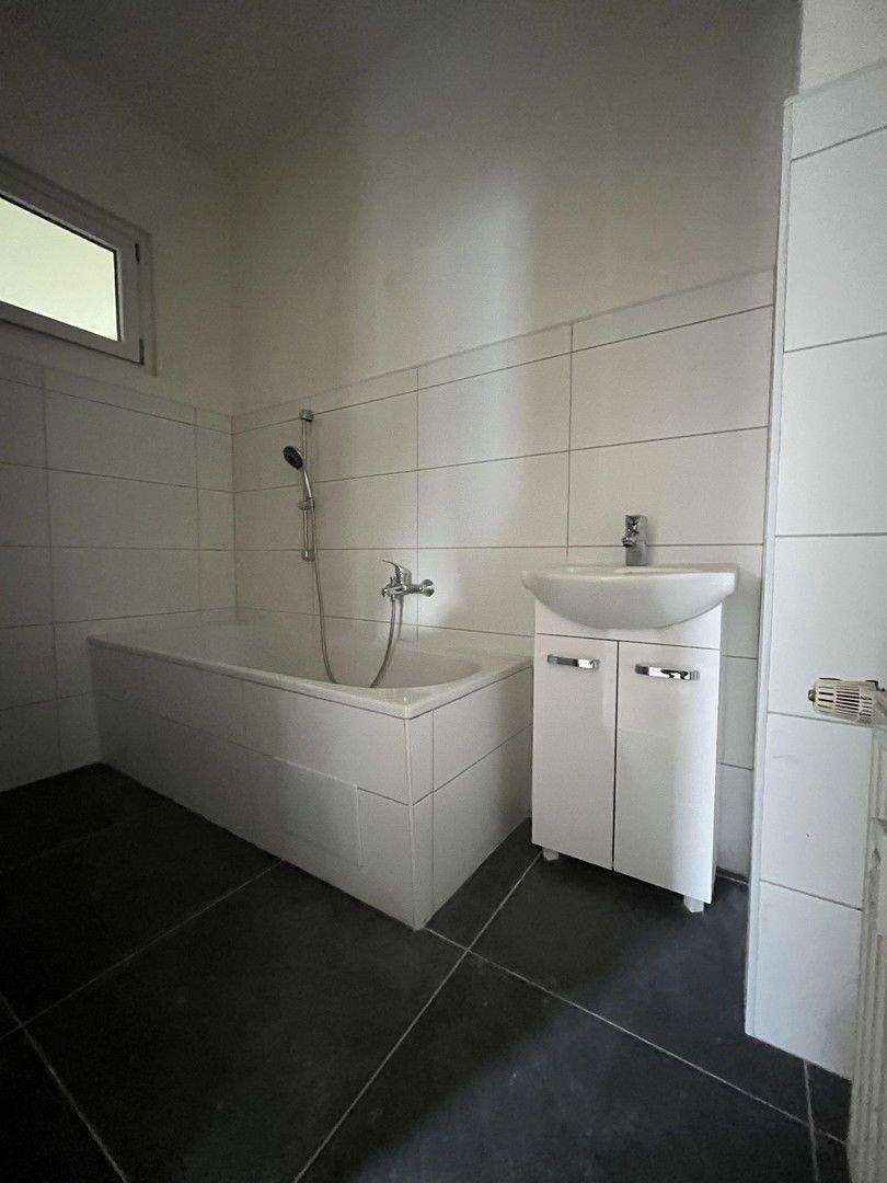 Thumbnail-Erstbezug nach Sanierung - Großzügige 3-Raumwohnung in Zwickau-Nord im DG