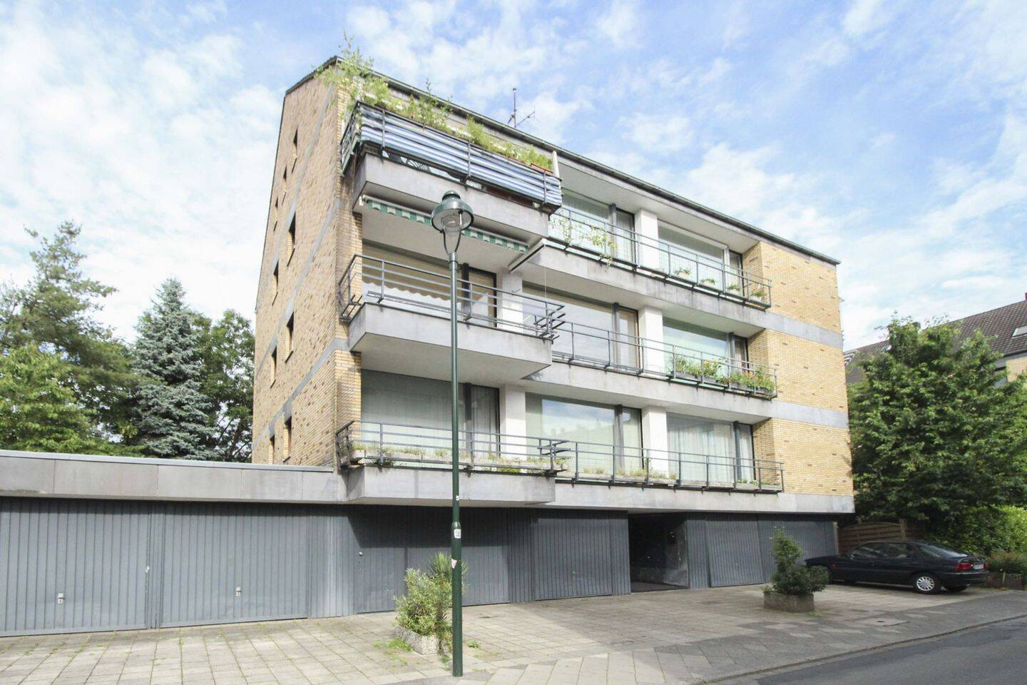 Thumbnail-Attraktive 4-Zimmer-Eigentumswohnung mit Garage, großer Terrasse und Gartenzugang in Lierenfeld