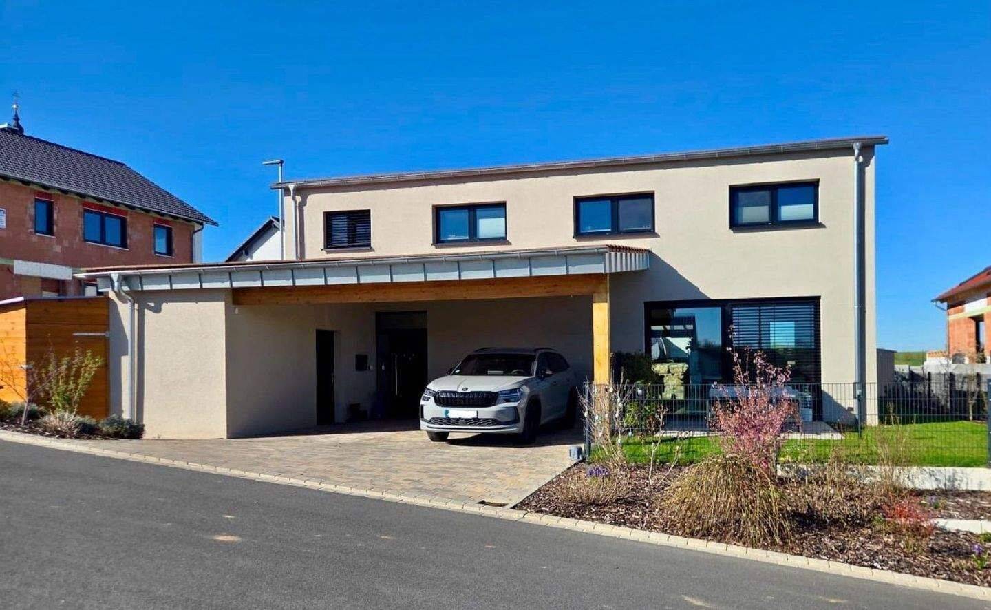 Thumbnail-Neuwertiges Einfamilienhaus aus Baujahr 2022 mit Premium-Ausstattung & Garten-Oase
