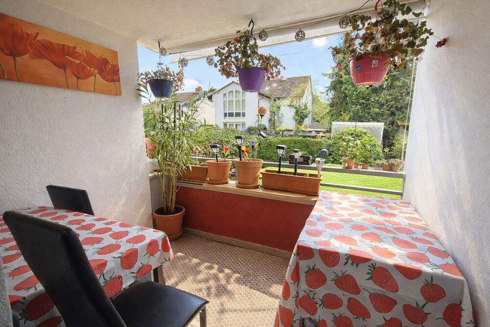 Thumbnail-Charmante 3-Zimmer-Erdgeschosswohnung mit Loggia, EBK und Tiefgarage in zentraler Lage von Kelkheim