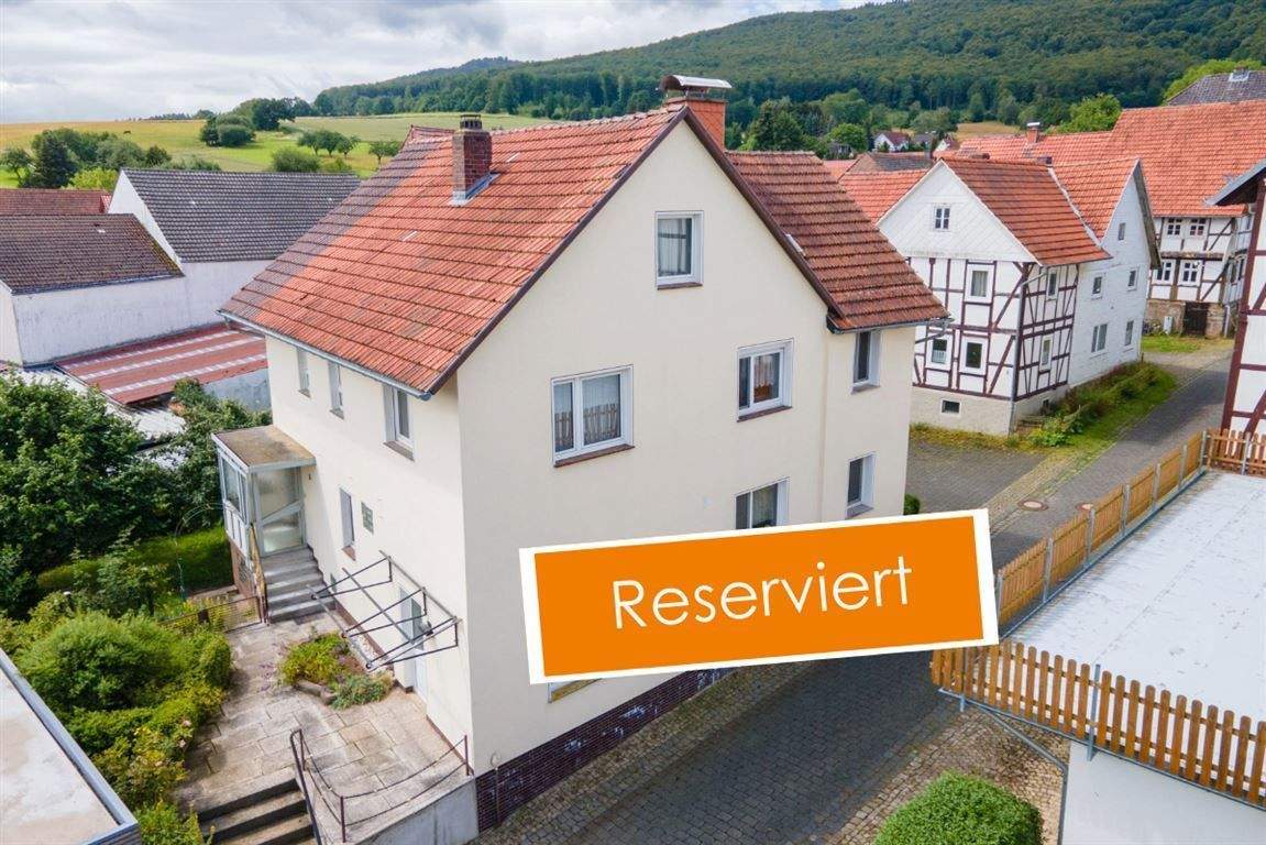 Thumbnail-Geräumig, bezahlbar und ruhig gelegen: Massives Ein- bis Zweifamilienhaus mit Garten und Garage