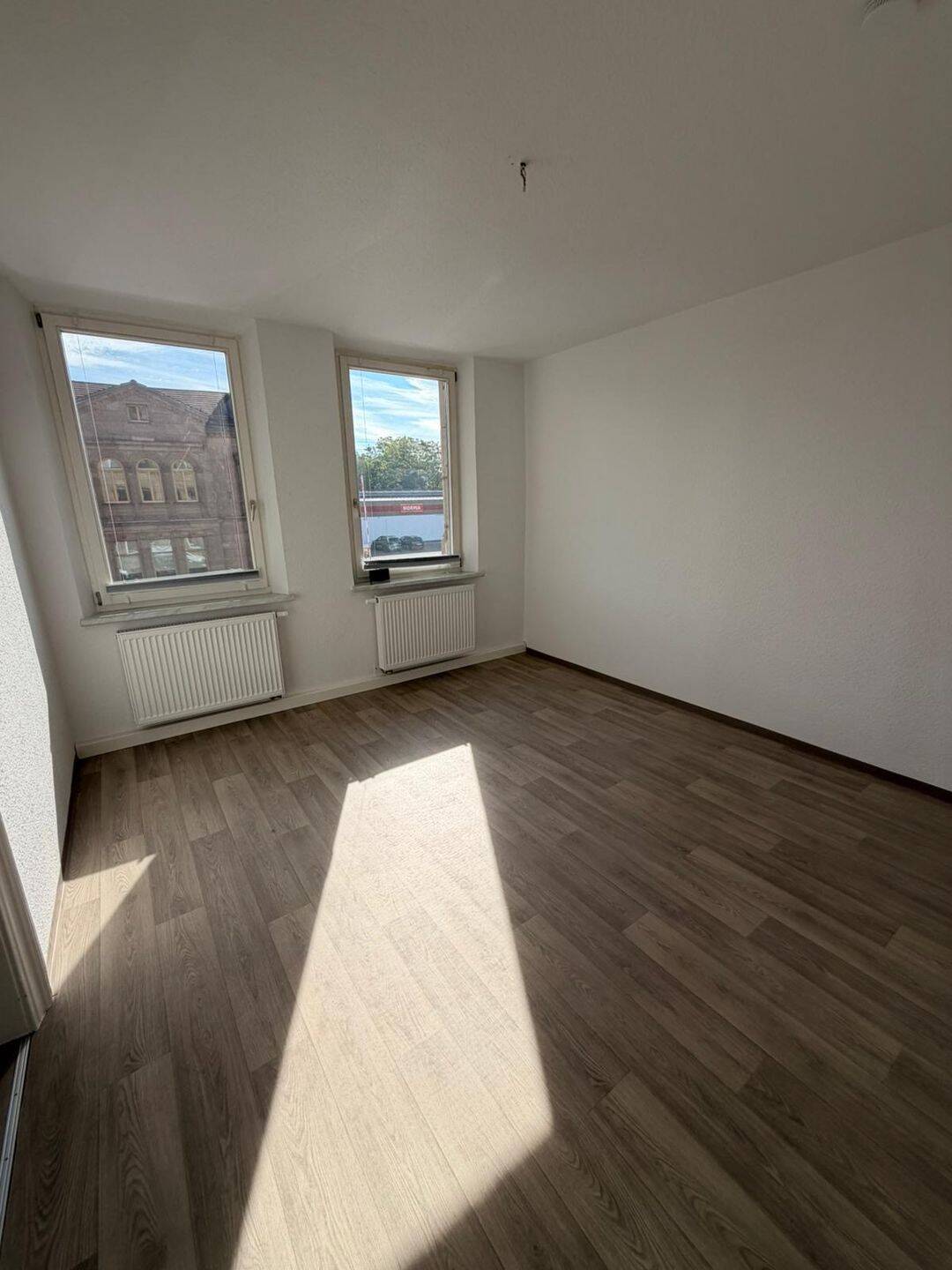 Thumbnail-3-Zimmer-Wohnung am Fürther Prater mit Blick auf den Park
