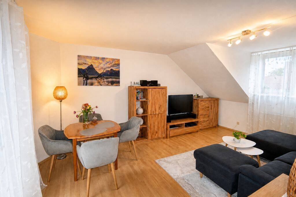 Thumbnail-Zentrale 2-Zimmer-Single-Wohnung mit Loggia und TG-Stellplatz im Hahnweg