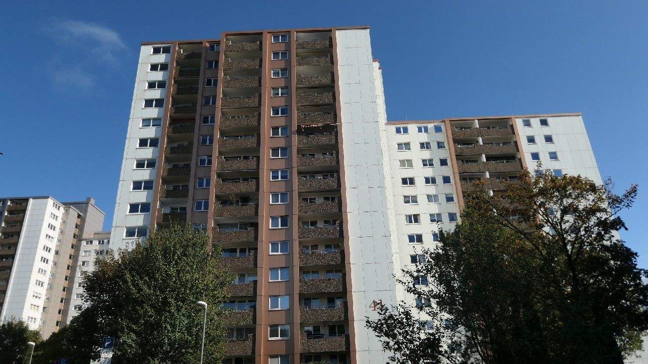 Thumbnail-ANSPRECHENDE 2-ZIMMERWOHNUNG MIT AUFZUG, LOGGIA, EINBAUKÜCHE UND TOLLER AUSSICHT!