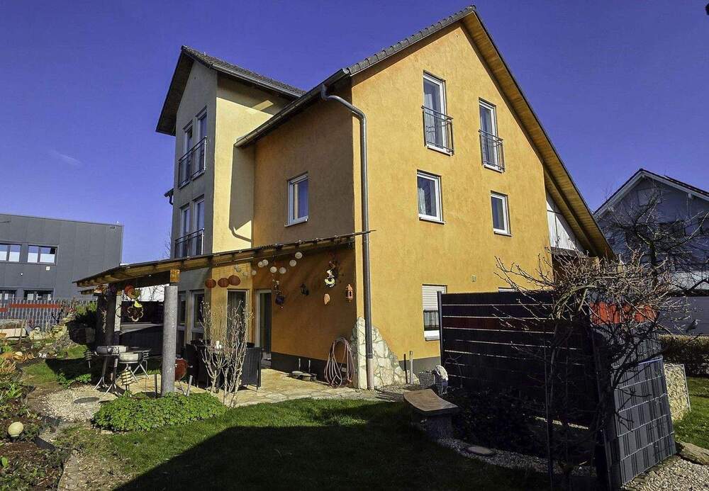 Thumbnail-Über den Tag mit Alpenblick arbeiten -und gegen Abend mit den Kindern im Garten entspannen