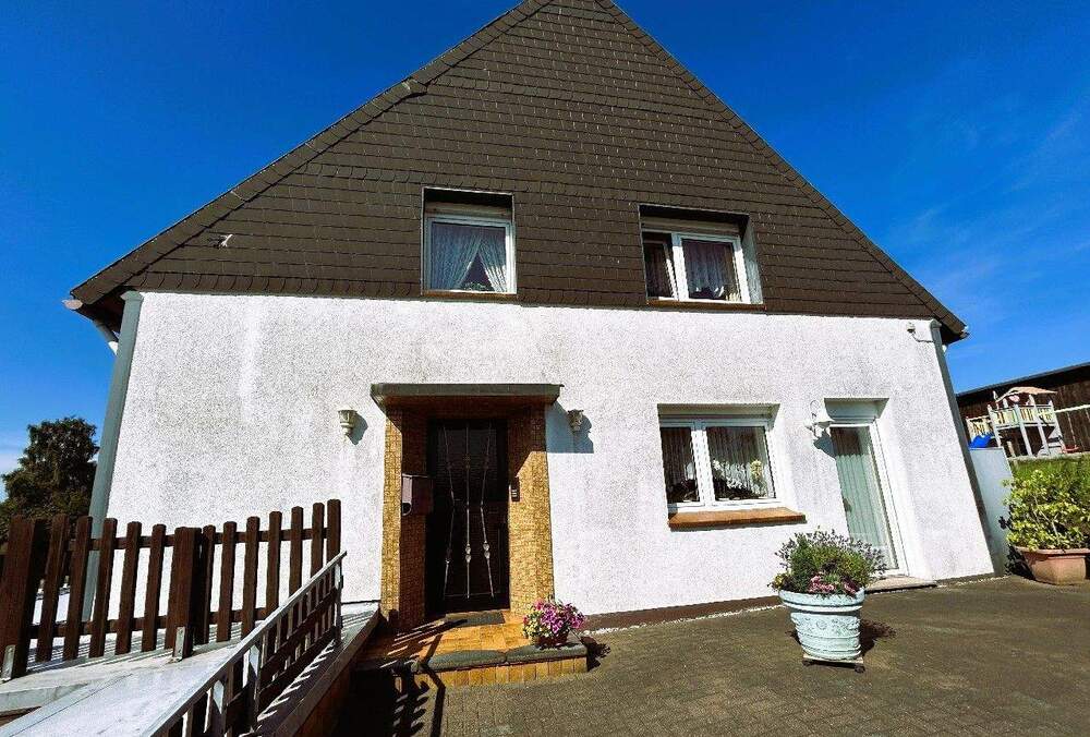 Thumbnail-AUF DEM EHRENBERG - LÄNDLICHES EINFAMILIENHAUS MIT GARAGE, TERRASSE UND GRÜNFLÄCHE