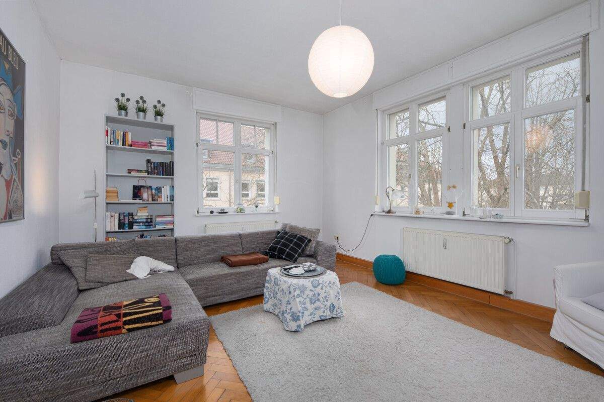 Thumbnail-Großzügige Altbauwohnung mit Rundbogenfenstern, Parkett & einzigartigem Flair