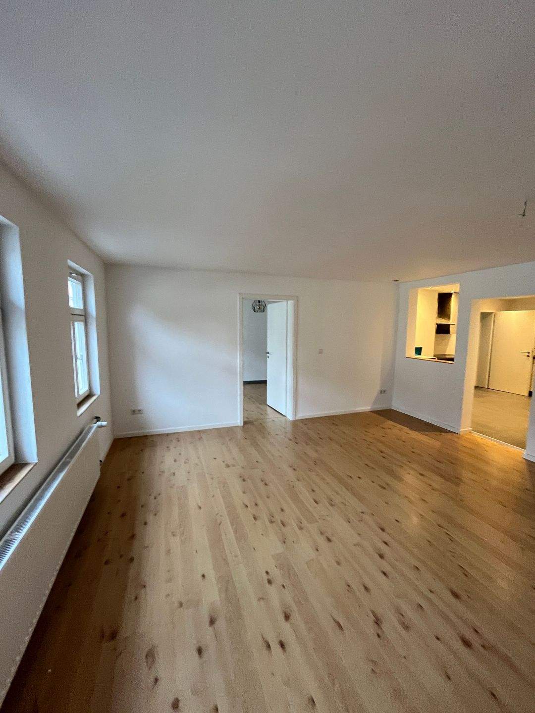 Thumbnail-Drei Zimmer Wohnung Bezug nach Sanierung - WG-tauglich