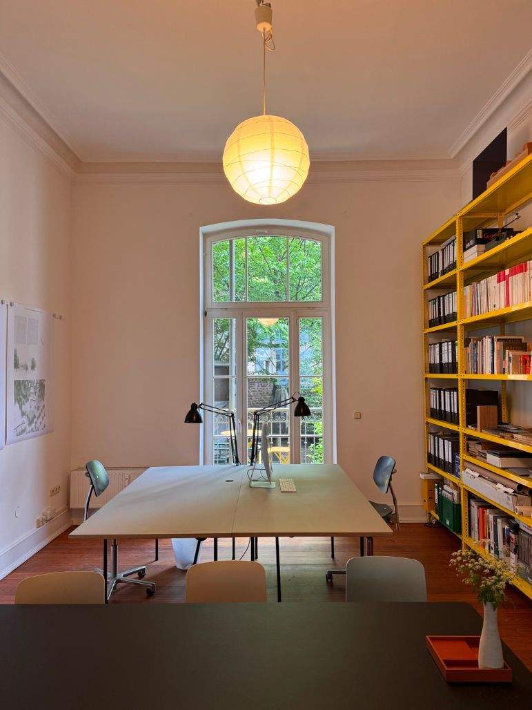 Thumbnail-Charmanter Schreibtischplatz in der Kölner Südstadt - WLAN, 247 Zugriff