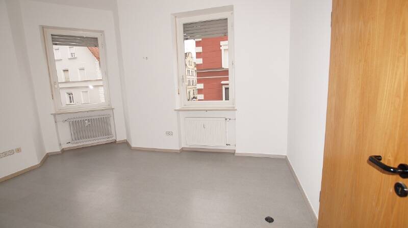 Thumbnail-Gewerberäume mit Stellplätzen im Zentrum