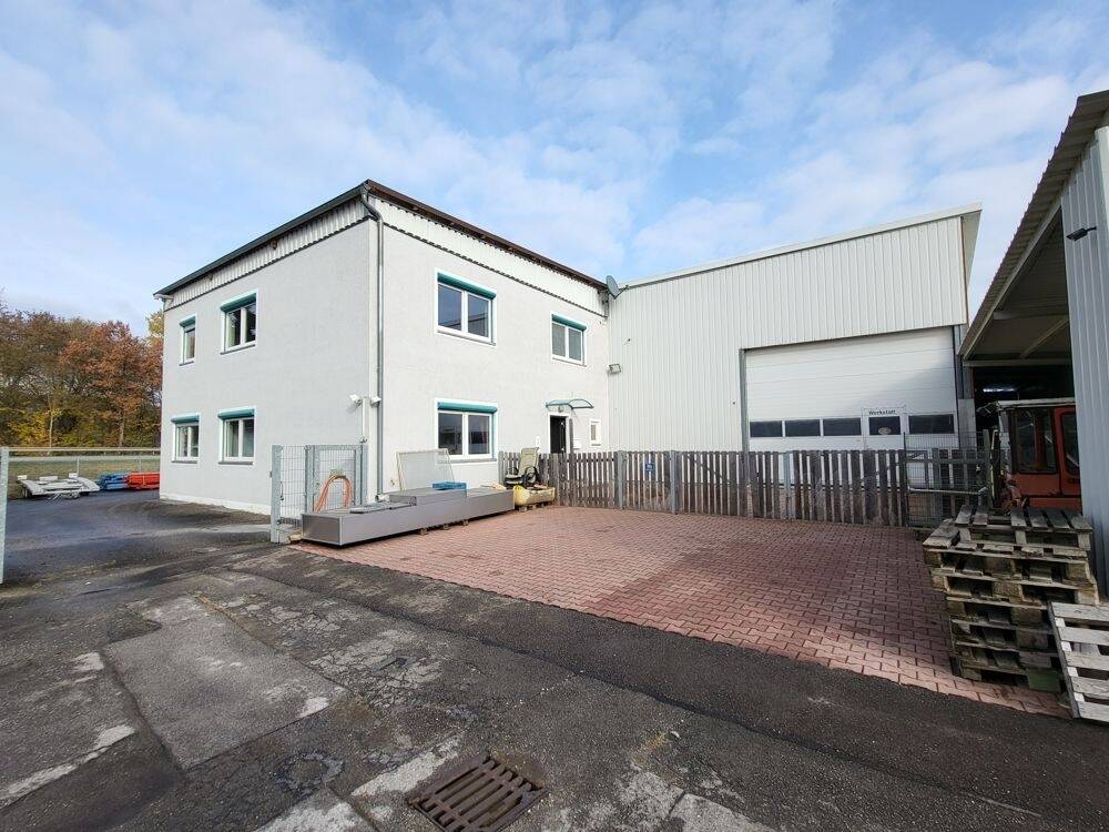 Thumbnail-Direkt an der B16: Wohn-Geschäftshaus mit Halle