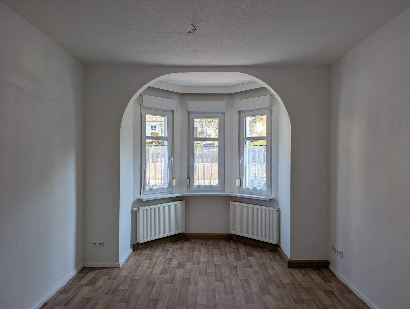 Thumbnail-Helle 2-Zimmer-Wohnung mit Erker und Einbauküche