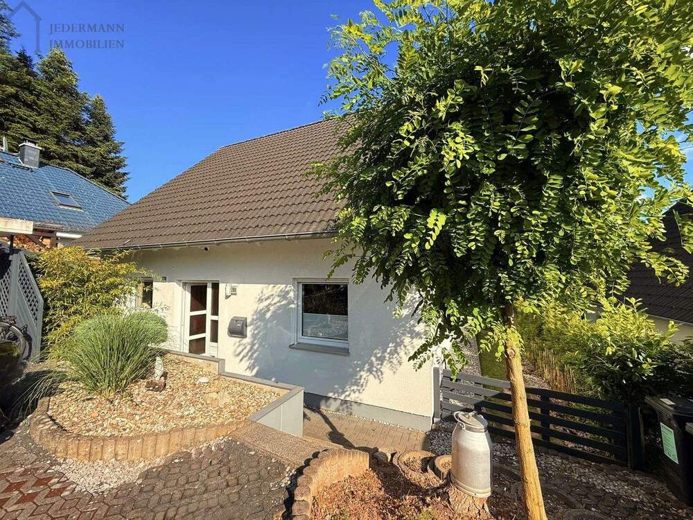 Thumbnail-Ein Immobilien-Fundstück, das begeistert - Einfamilienhaus in Bad Gandersheim, Seboldshausen!