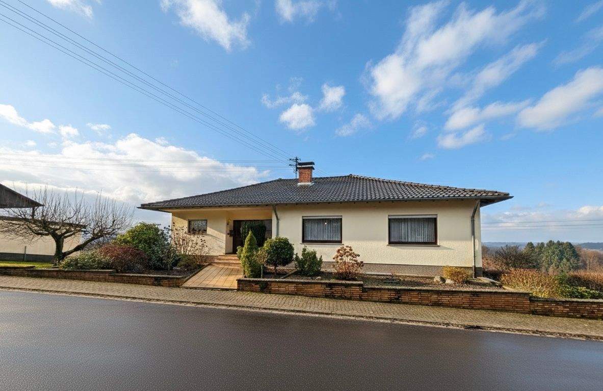 Thumbnail-Bungalow mit Einliegerwohnung und Fernsicht