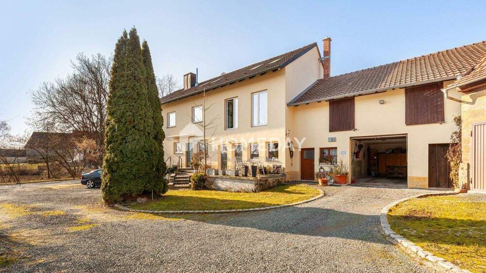 Thumbnail-Ein Anwesen voller Möglichkeiten - Großzügiges Bauernhaus (4 WE) mit Hof & Scheunen