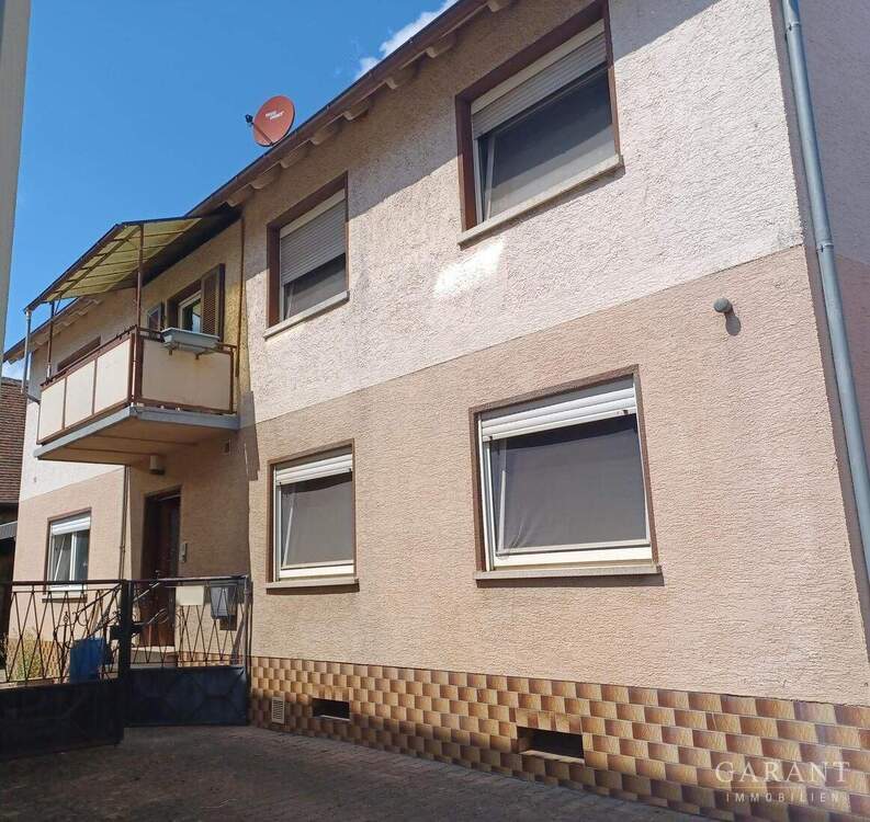 Thumbnail-Einfamilienhaus mit Entwicklungspotential, großer Scheune und Garten