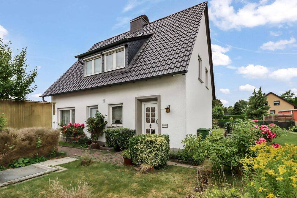 Thumbnail-Freistehendes Ein- Zweifamilienhaus mit großem Garten in ruhiger Sackgassenlage