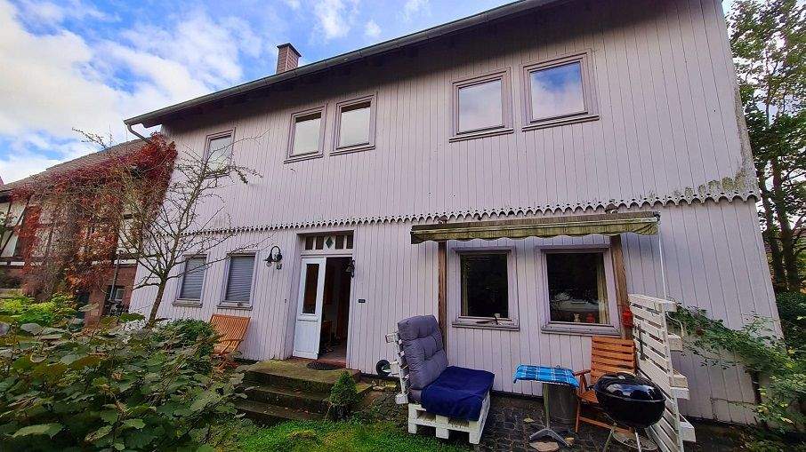 Thumbnail-Gepflegtes Anwesen mit großem Wohnhaus, Nebengebäuden und Weideland 