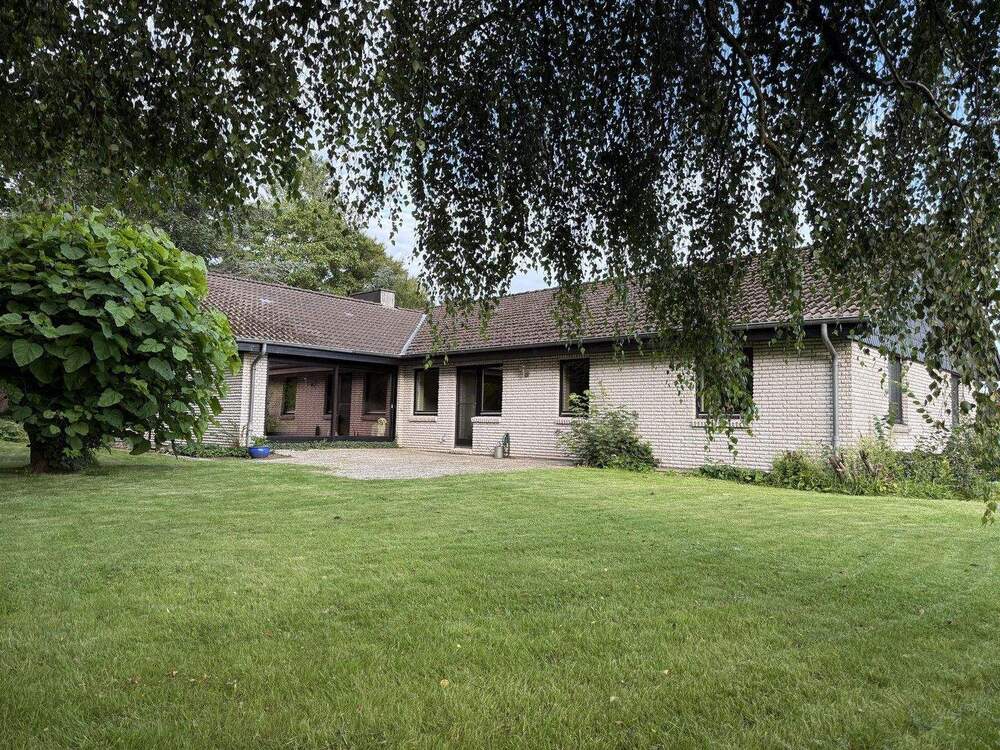 Thumbnail-Großzügiger Winkelbungalow in Schleswig