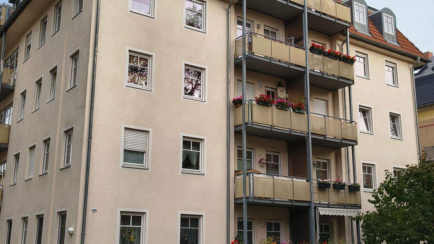 Thumbnail-Schöne kleine 3 Raum mit Balkon, TG und Aufzug in ruhiger Lage von Dresden Cotta zu verkaufen