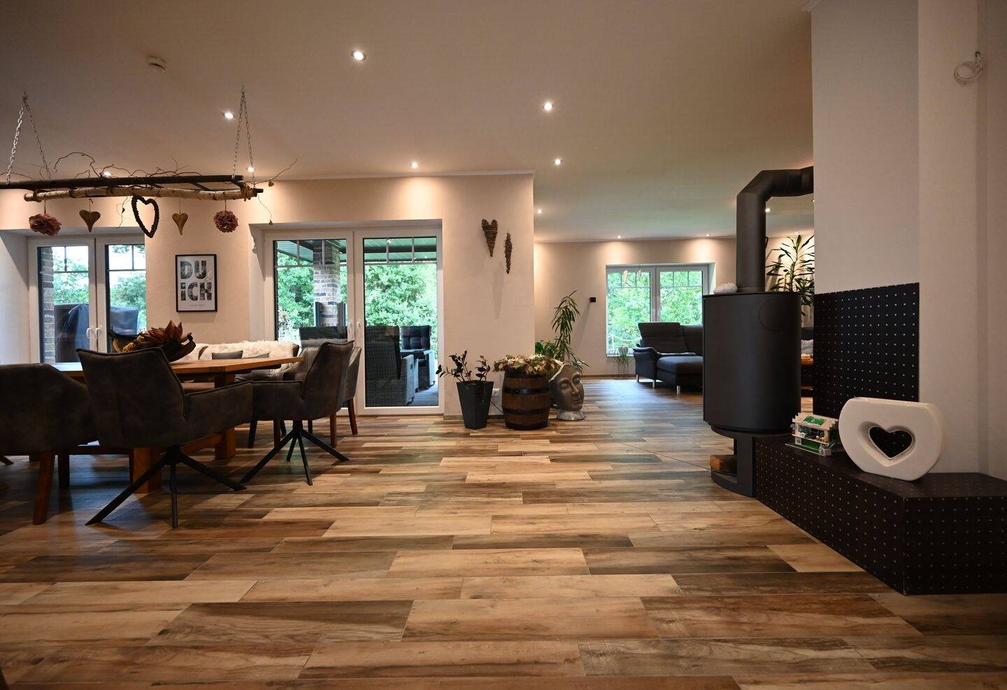 Thumbnail-A+ | Modernes Einfamilienhaus aus 2017 mit luxuriöser Ausstattung in Jaderberg, Nähe Nordseeküste