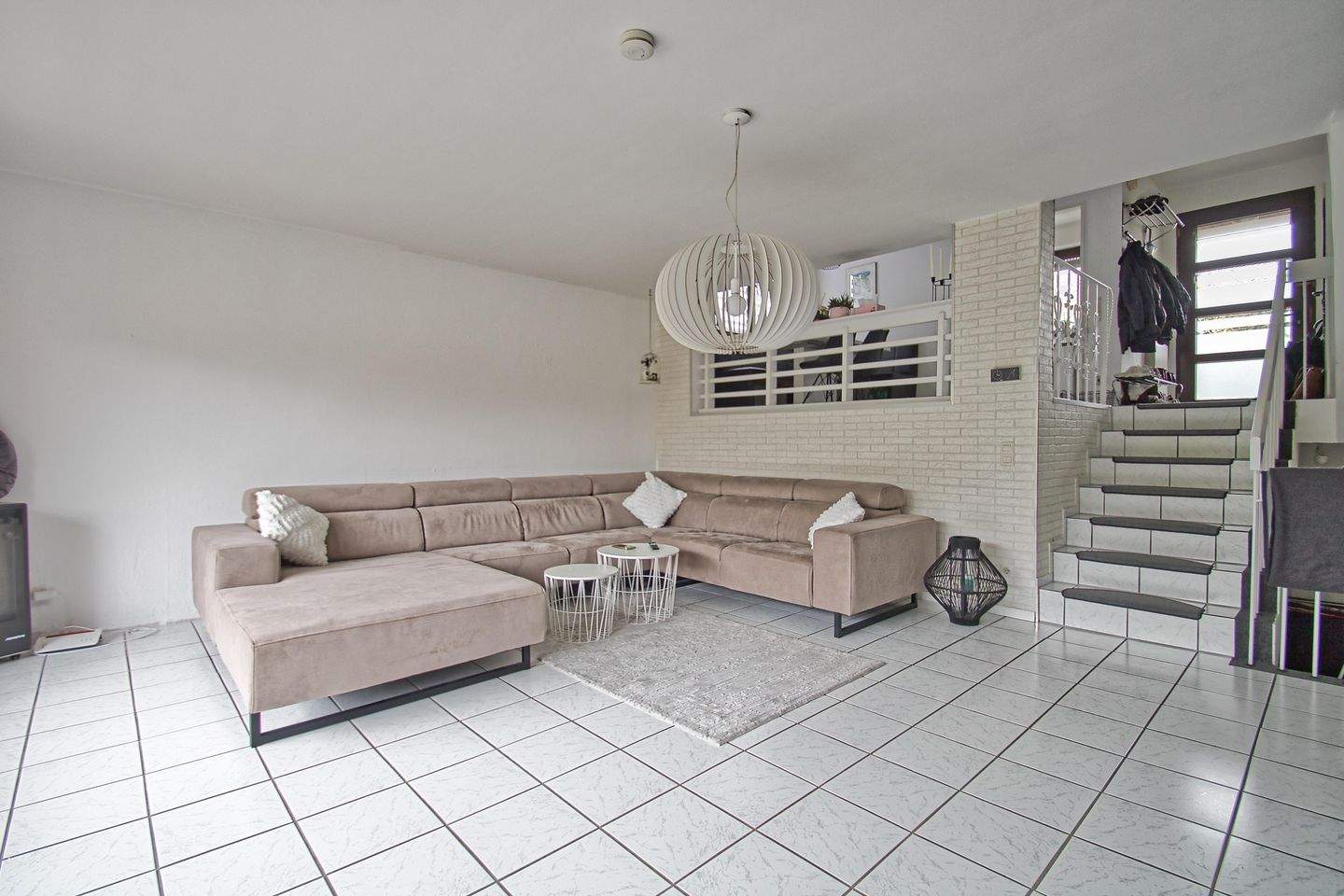 Thumbnail-REDUZIERT - Split-Level-Doppelhaushälfte in besonderer Lage von Krefeld-Verberg