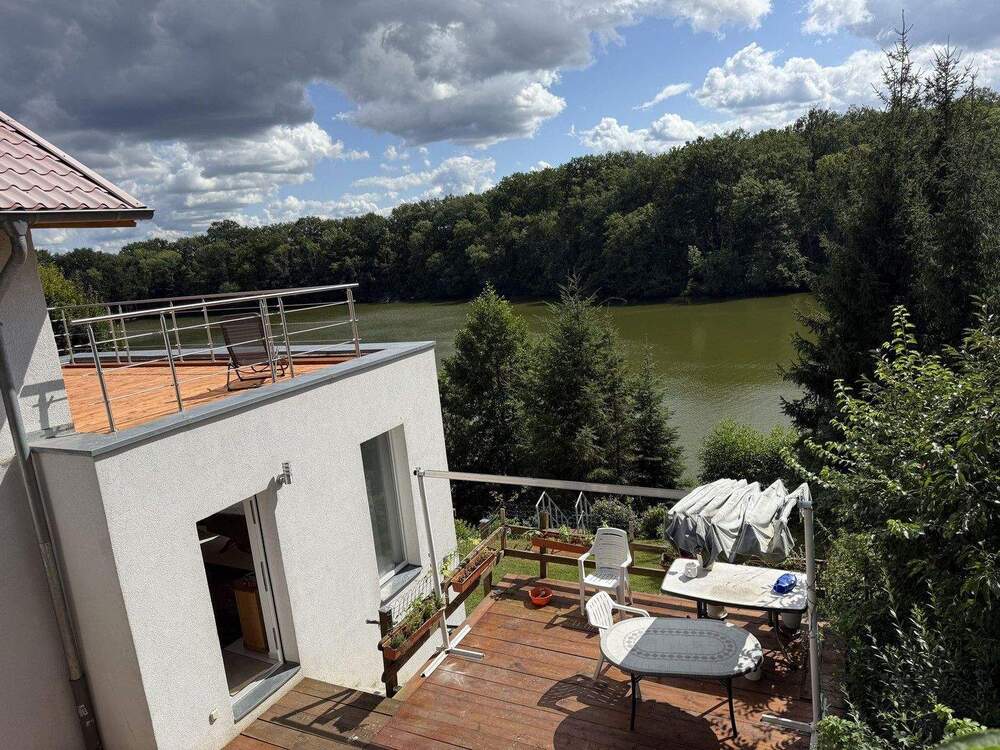 Thumbnail-Wohnen am Wasser - Zweifamilienhaus mit direktem Seezugang