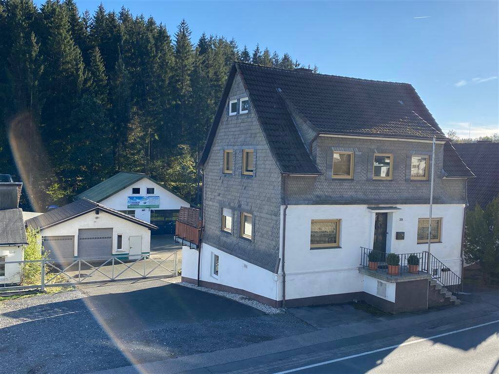 Thumbnail-Mehrgenerationenhaus plus Kfz-Werkstatt, Außenpool und großem Gartenhaus in Gleidorf!