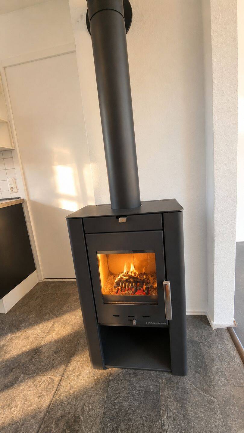 Thumbnail-GEMÜTLICHES EINFAMILIENHAUS MIT KAMINOFEN IN RUHIGER SACKGASSENLAGE