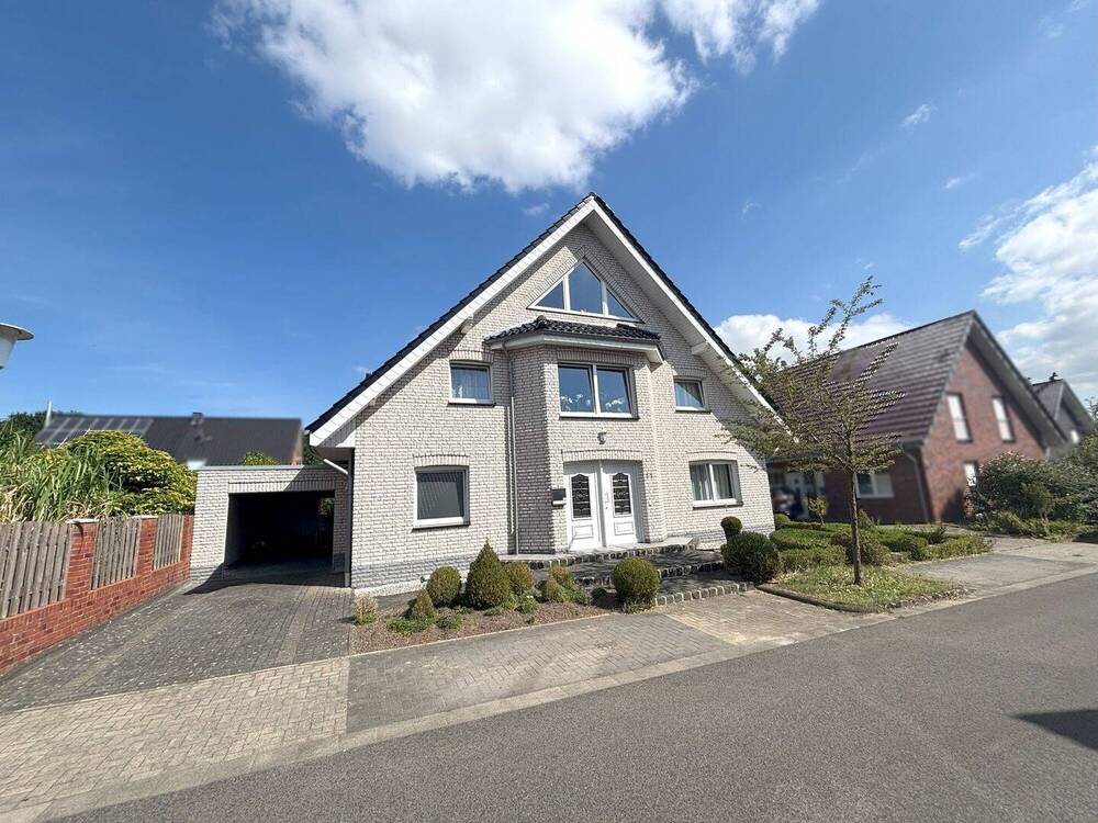 Thumbnail-Freistehendes Einfamilienhaus mit repräsentativem Entree + Bürofläche