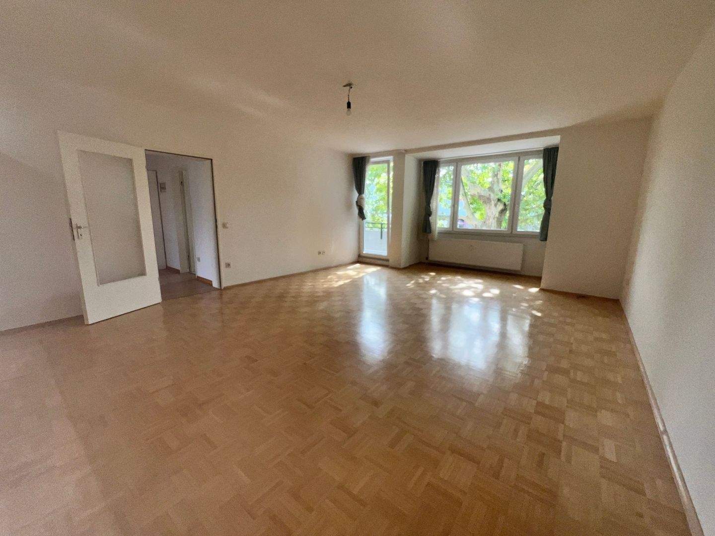 Thumbnail-3 Zimmer City-Wohnung mit zwei Balkonen, hell und gut geschnitten.