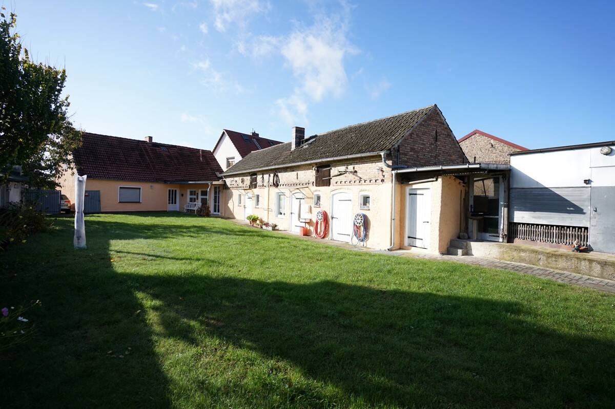 Thumbnail-Hauptstadtmakler-Großzügiges Landhaus mit Scheune und Nebengelass