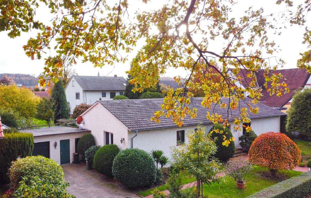 Thumbnail-Gepflegter Bungalow mit Garage