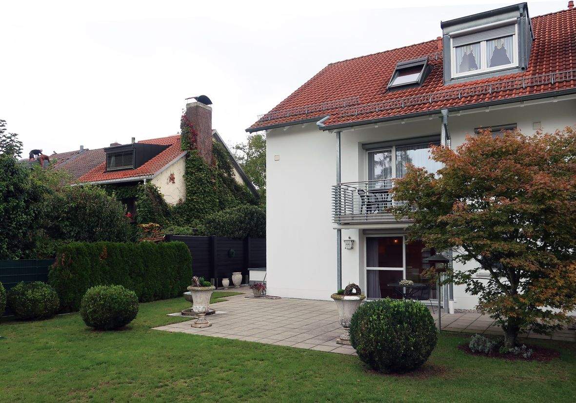 Thumbnail-Attraktive 3-Zimmer-Gartenwohnung mit Terrasse und zwei Tiefgaragenstellplätzen in München-Pasing