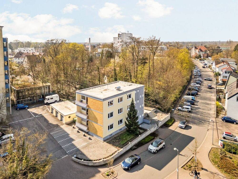 Thumbnail-*Top-Investment* Wohn-und Geschäftshaus mit Aufstockungspotenzial, Garagen und großem Grundstück*