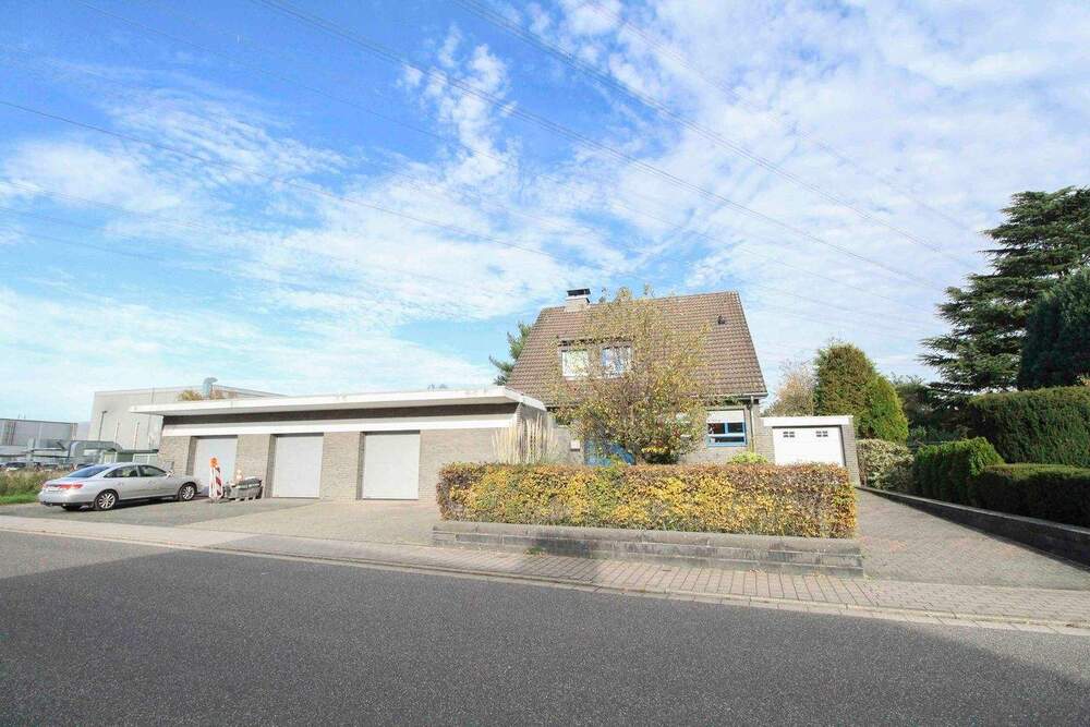 Thumbnail-Großzügiges Wohnen und Arbeiten vereint - weitläufiges Grundstück und Gewerbeteil in St.Tönis