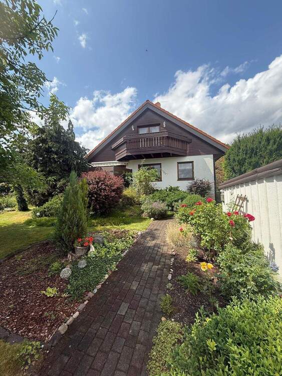 Thumbnail-Traumhaftes Einfamilienhaus mit Pool, Sauna und großem Garten