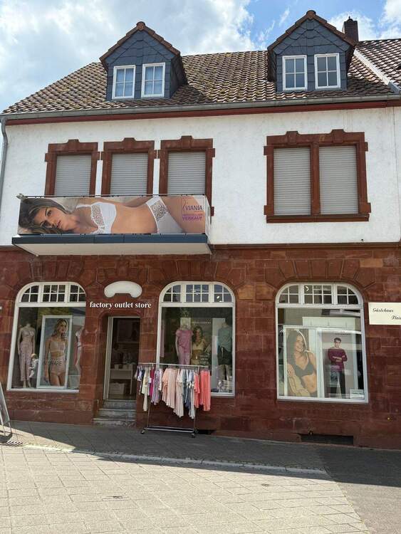 Thumbnail-Stilvolles etabilertes Geschäftshaus in erstklassiger Lage von Mettlach sucht neuen Eigentümer!