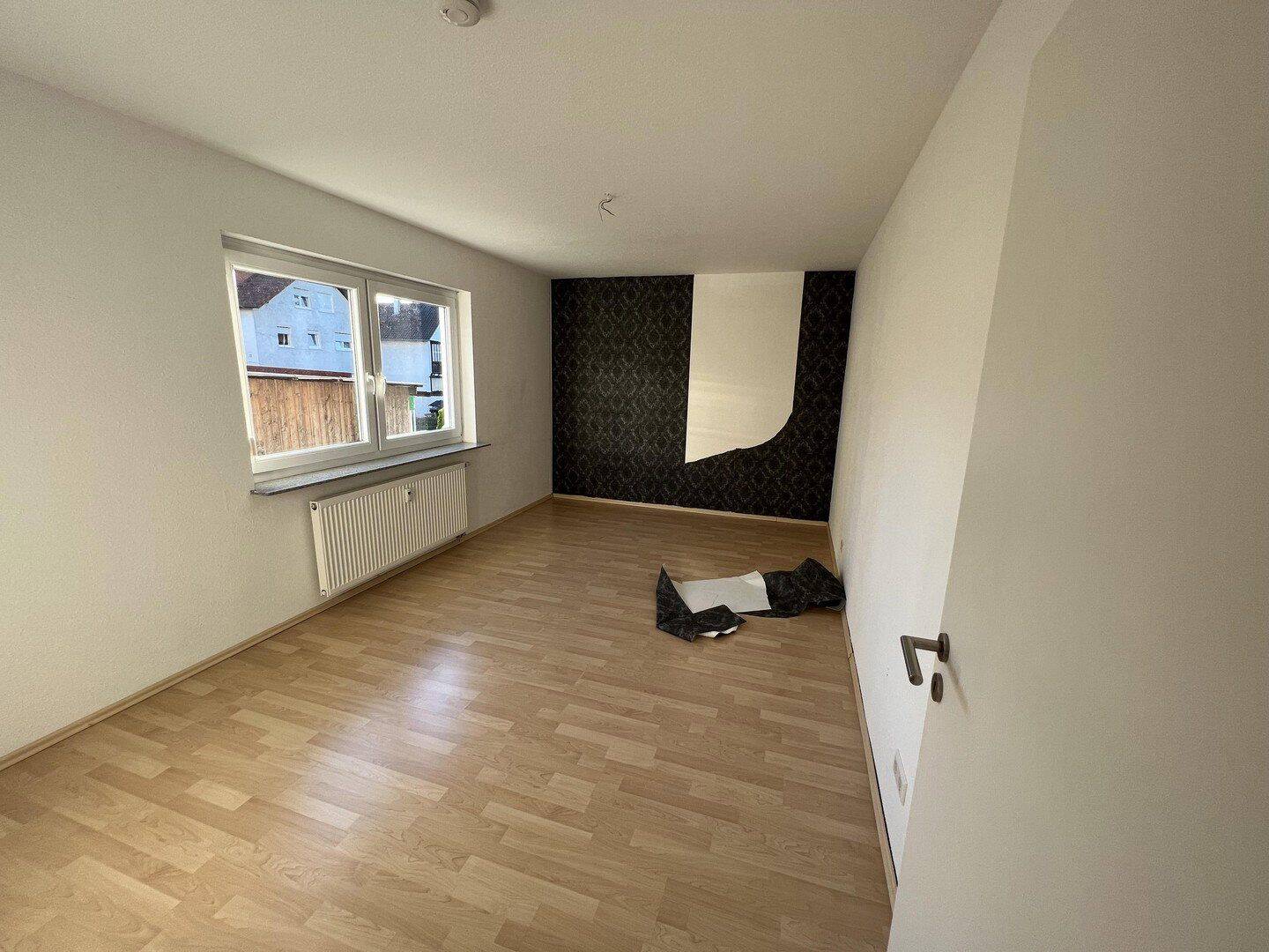 Thumbnail-Helle 2 Zimmer Souterrainwohnung mit Terrasse nähe Waldrand zu vermieten